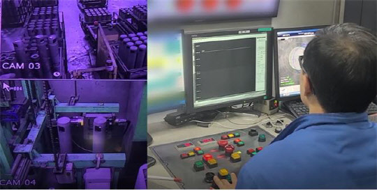 조선내화가 인공지능 제조혁신 플랫폼(KAMP)을 이용해 내화물 제품의 불량을 검사하는 장면으로, 판정 신뢰도를 90%에서 96%, 검사시간을 1.5분에서 0.5분으로 단축하는 성과를 거뒀다.  중기부 제공